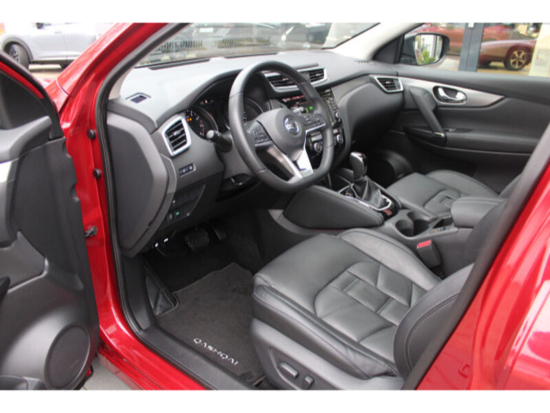 Nissan Qashqai 1.3 DIG-T AKARI Automatik Navi LED Leder